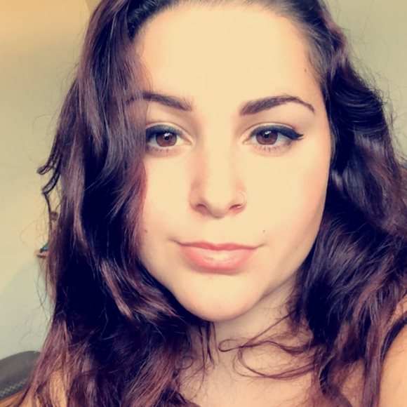 Meet your Posher, Katie - Picture 1 of 1